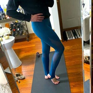 ALO Yoga Coast Legging in blue
